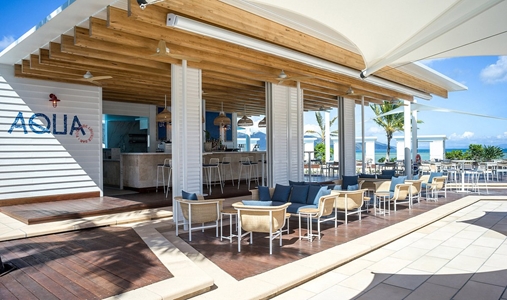 InterContinental Hotels HAYMAN GREAT BARRIER REEF - Aqua Poolside Dining & Bar - Book on ClassicTravel.com