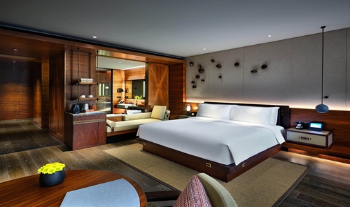 InterContinental Hotels SHANGHAI WONDERLAND - King Bed Room - Book on ClassicTravel.com