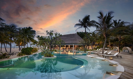 Six Senses KANUHURA MALDIVES - Swimming Pool - Book on ClassicTravel.com