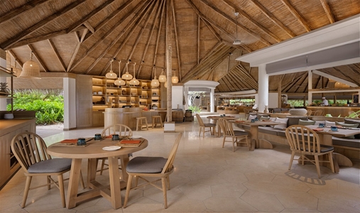 Six Senses KANUHURA MALDIVES - The Market - Book on ClassicTravel.com