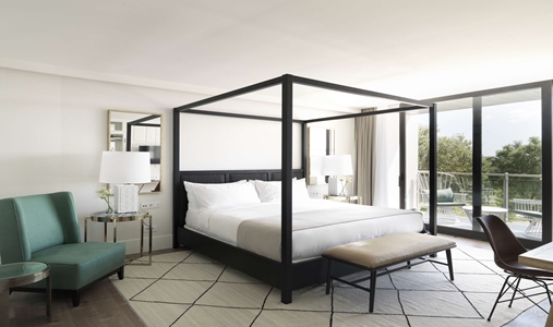 Hotel Camiral at Camiral Golf & Wellness - Junior Suite Bedroom - Book on ClassicTravel.com