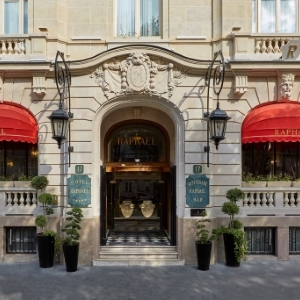 Hotel Raphael - Entrance - Book on ClassicTravel.com