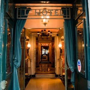 L'Hotel - Entrance - Book on ClassicTravel.com