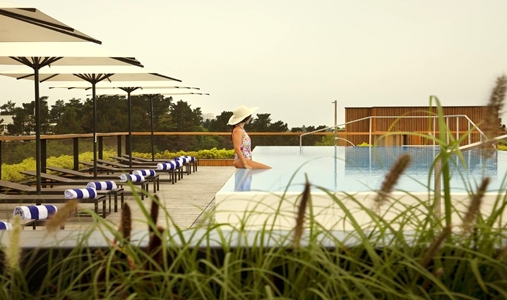 Hotel Arima and Spa - Pool in the Evening