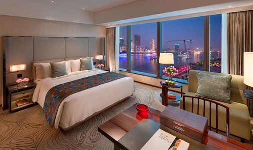 Mandarin Oriental Pudong SHA - Deluxe River View King - Book on ClassicTravel.com