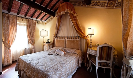 La Corte Dei Papi - Deluxe Double Room - Book on ClassicTravel.com