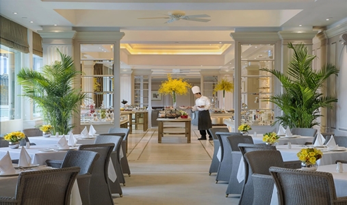 The Peninsula Hong Kong - The Verandah - Book on ClassicTravel.com