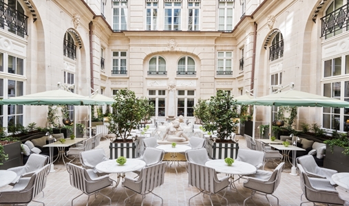 Hotel de Crillon, A Rosewood Hotel - Cour D'honneur - Book on ClassicTravel.com