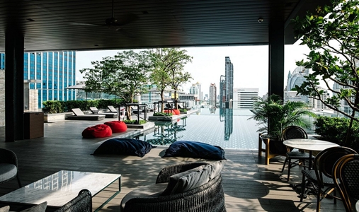 Vignette Collection SINDHORN MIDTOWN HOTEL BANGKOK - Horizon Pool Bar - Book on ClassicTravel.com