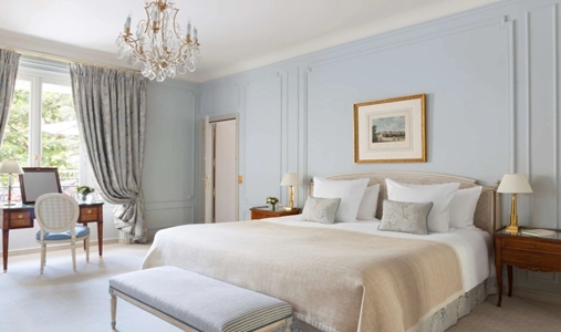 Le Bristol Paris, Oetker Collection - Suite Deluxe - Book on ClassicTravel.com